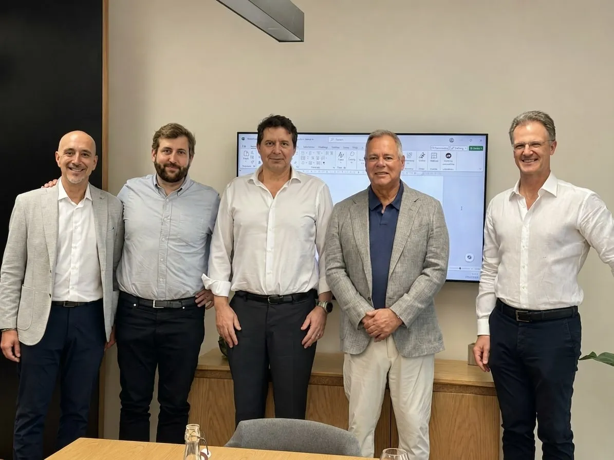 Atombit and Medallia leadership at the signing of the strategic alliance